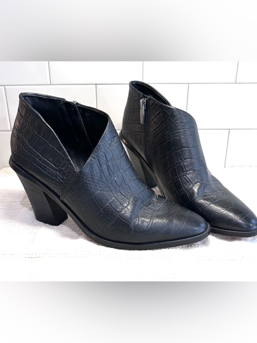 Vince Camuto Jorgetta Black Leather Croc-Embossed Ankle Heel Booties 8M